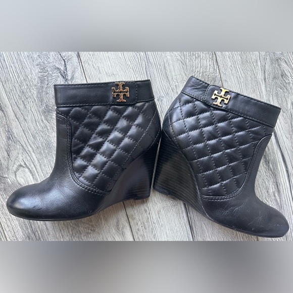 Tory Burch Leila Black Leather Quilted Ankle Wedge Booties Size 6 - Picture 3 of 5